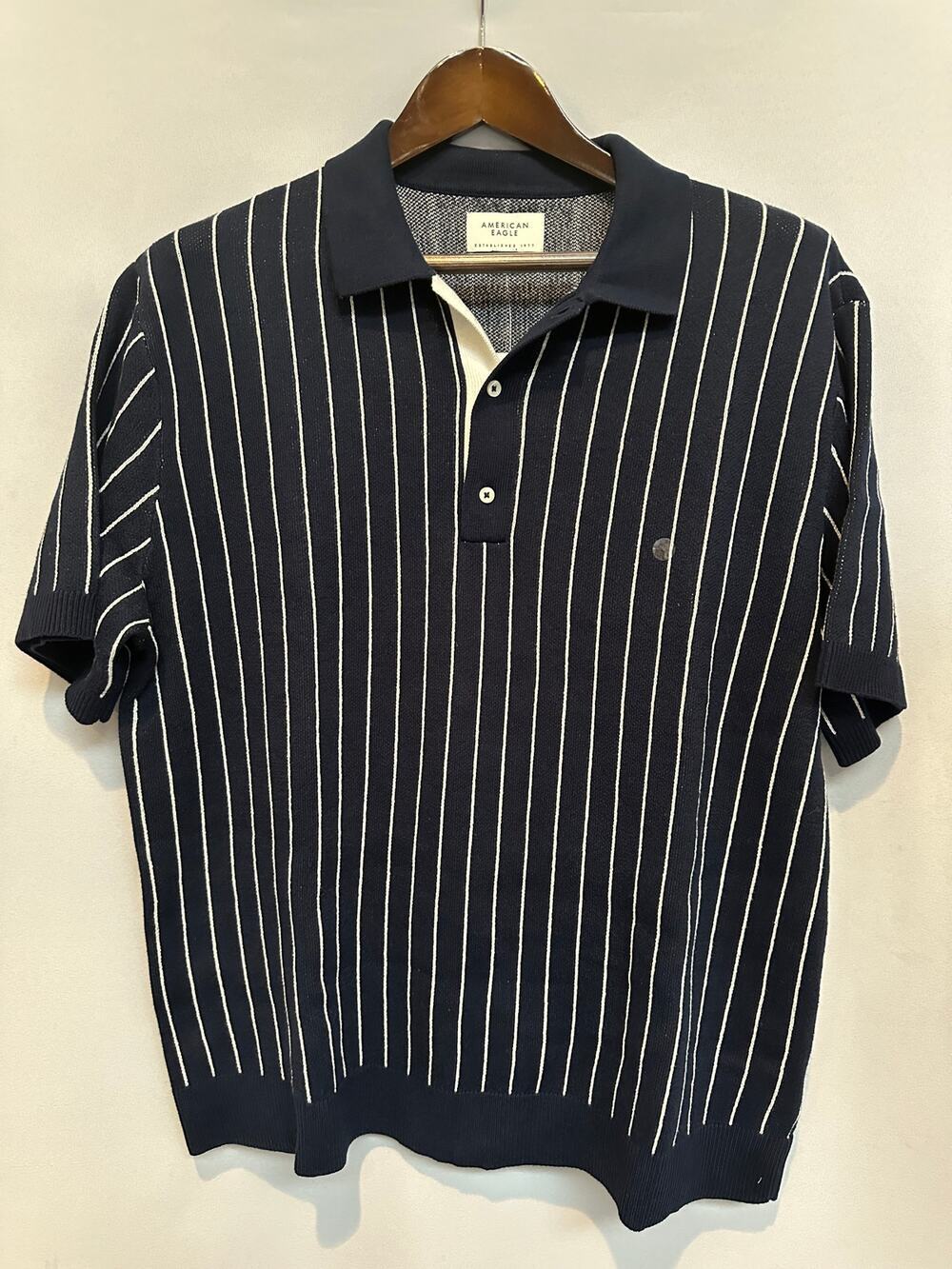 Men’s American Eagle Short Sleeve Blue and White Striped Polo Sweater Size L